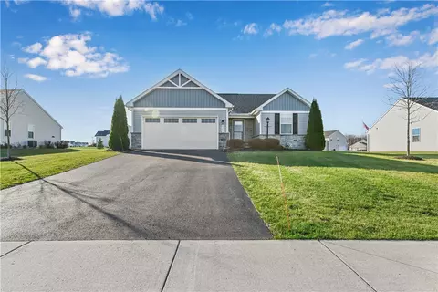 6167 Omega Dr, Farmington, NY 14425