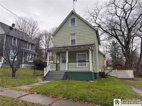 27 18th St, Jamestown, NY 14701