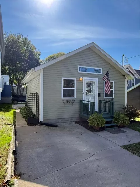 68 Bronson St, Oswego, NY 13126