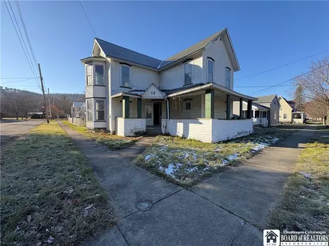 13 W Greenwood St, Andover, NY 14806