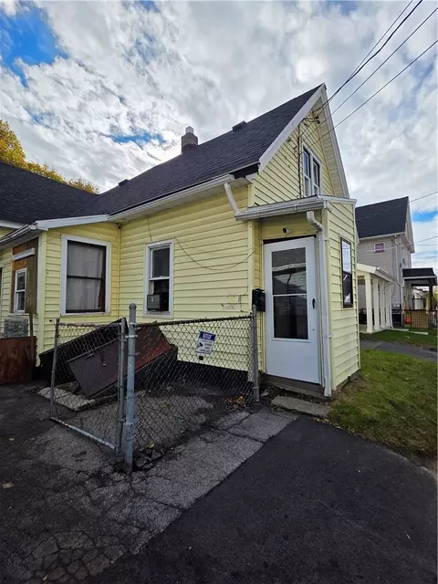 59 Hoeltzer St, Rochester, NY 14605