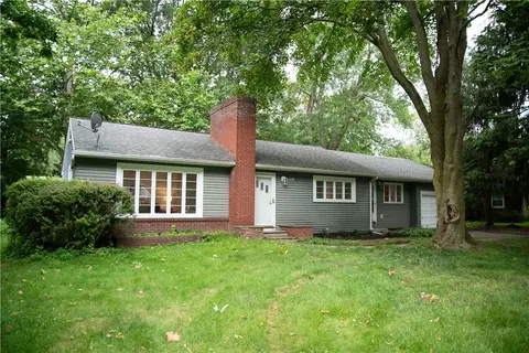 119 Oakridge Dr, Irondequoit, NY 14617