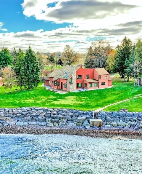 2609 Lake Rd, Ontario, NY 14519