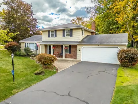 1 Cypress Cir, Perinton, NY 14450