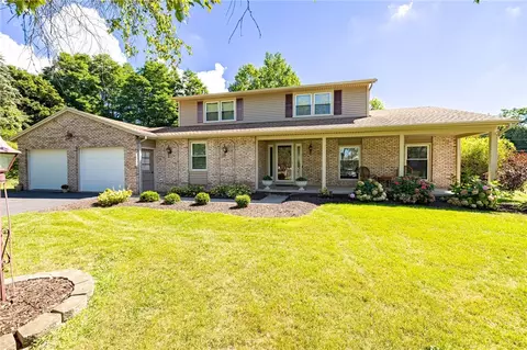 22 Littlewood Ln E, Rochester, NY 14625