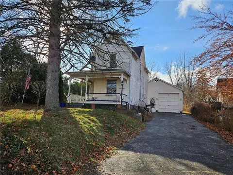 215 Park Dr, East Rochester, NY 14445