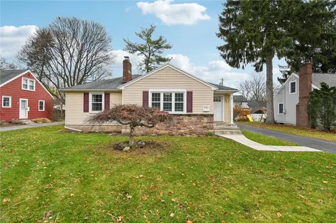 940 S Grosvenor Rd, Rochester, NY 14618