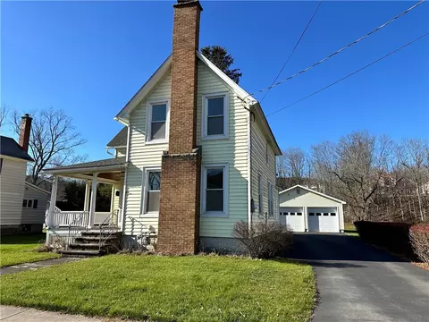 69 Liberty St, Walton, NY 13856
