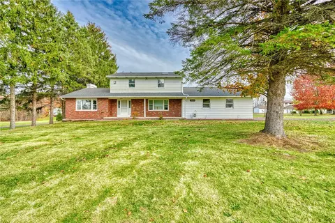 250 Webster Rd, Webster, NY 14580