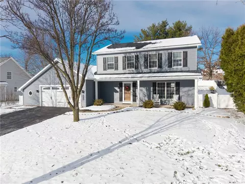 5914 King Hill Dr, Farmington, NY 14425