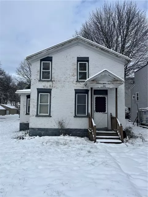 45 Seminary St, Auburn, NY 13021