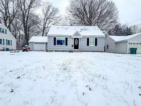 24 Varian Ln, Gates, NY 14624
