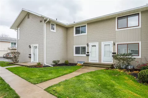 517 Eastbrooke Ln, Rochester, NY 14618