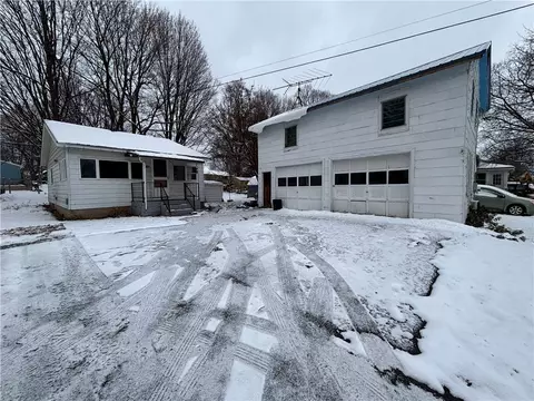 74 Atwater St, Palmyra, NY 14522