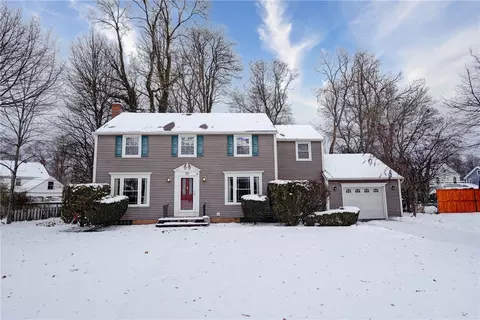 50 Rogers Pkwy, Irondequoit, NY 14617