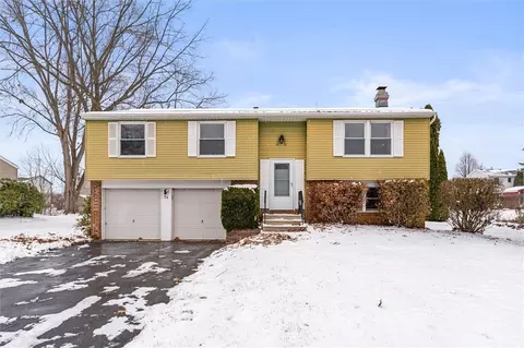 24 Ridge Meadows Dr, Ogden, NY 14559