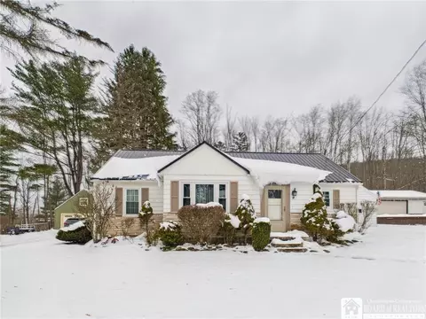 15 Mckune Ave, Bradford, PA 16701
