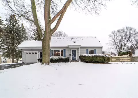 230 Mystic Lane Ln, Rochester, NY 14623