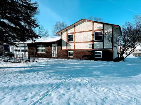 11 W Canon Dr, Chili, NY 14624