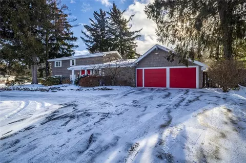 115 Towpath Ln, Rochester, NY 14618