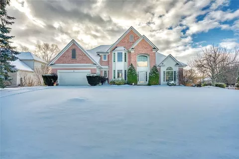 5 Ceramar Dr, Perinton, NY 14526