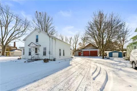 30 Rochester St, Bergen, NY 14416