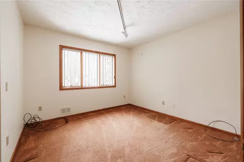 Bedroom - 342 Shadowbrook Dr, Webster, NY 14580 photo 4 of 5
