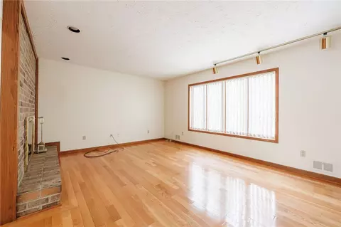 Living - 342 Shadowbrook Dr, Webster, NY 14580 photo 4 of 7