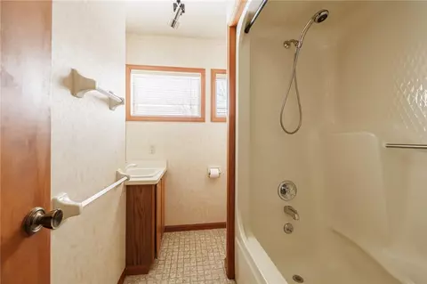 Bath - 342 Shadowbrook Dr, Webster, NY 14580 photo 4 of 4