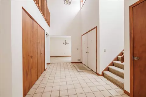 Entry Way - 342 Shadowbrook Dr, Webster, NY 14580 photo 4 of 9