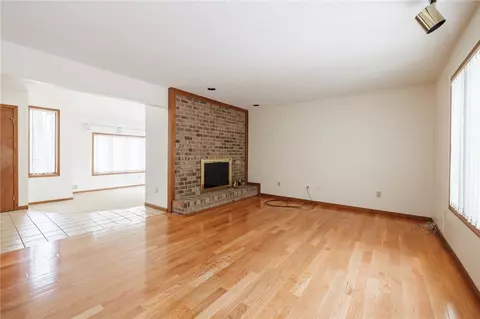 Living - 342 Shadowbrook Dr, Webster, NY 14580 photo 3 of 7