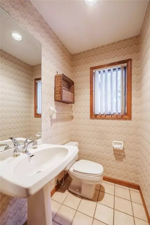 Bath - 342 Shadowbrook Dr, Webster, NY 14580 photo 2 of 4