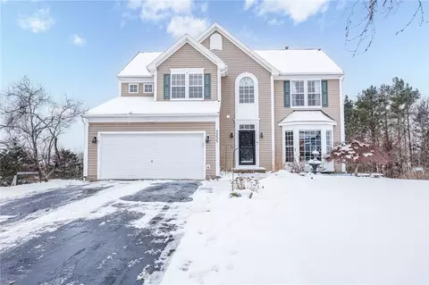 3233 White Pine Ln, Macedon, NY 14502
