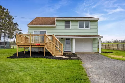 6166 E Lake Rd, Owasco, NY 13021