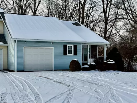 27 Pumpkin Hl, Chili, NY 14624