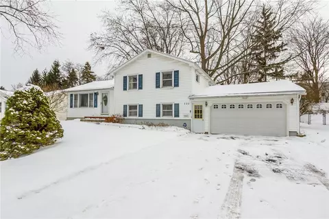 131 Meadow Cir, Irondequoit, NY 14609 photo 2