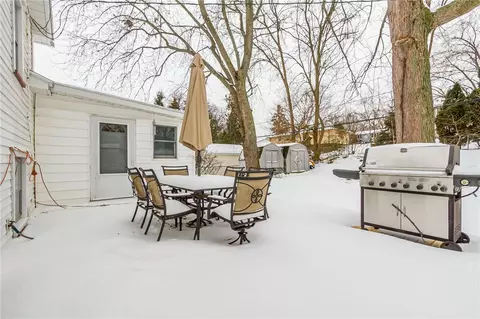 131 Meadow Cir, Irondequoit, NY 14609 photo 8