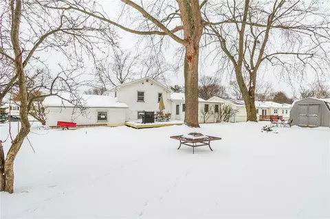 131 Meadow Cir, Irondequoit, NY 14609 photo 4