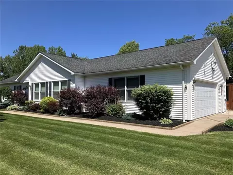 118 Eastview Dr, Shelby, NY 14103