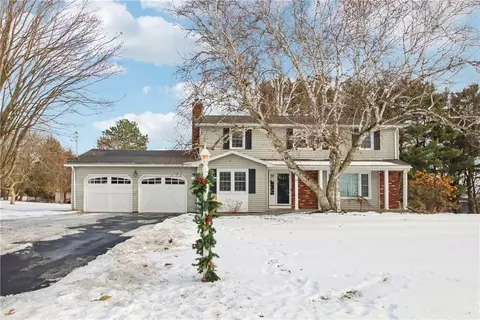 23 Farmcrest Dr, Rush, NY 14543