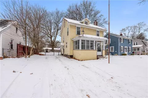212 Almay Rd, Greece, NY 14616