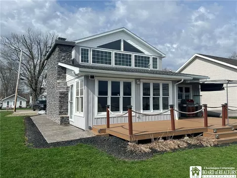 2404 Lakeside Dr, Busti, NY 14710