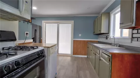 Entry Way - 7 Stewart St, Waterloo, NY 13165 photo 1 of 2