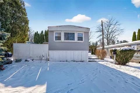 3 Acorn Dr, Rochester, NY 14625