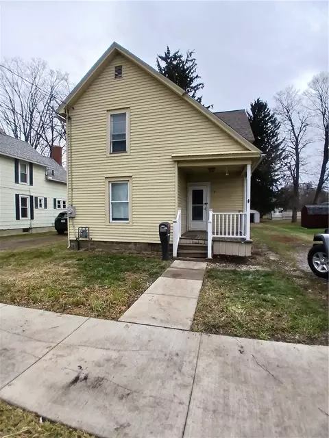 7 Chestnut St, Bath, NY 14810