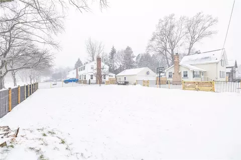 Exterior - 1069 Titus Ave, Irondequoit, NY 14617 photo 8 of 9
