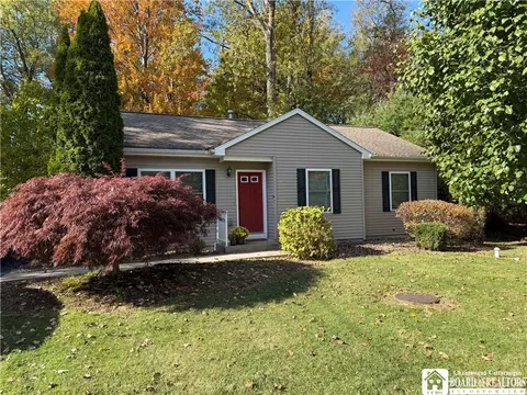 18 Middlesex Dr, Pomfret, NY 14063