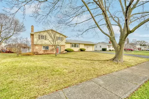 334 Kartes Dr, Greece, NY 14616