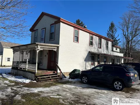 5 Pearl St, Hanover, NY 14062