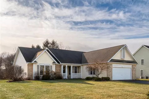 21 Acorn Vly, Ogden, NY 14624